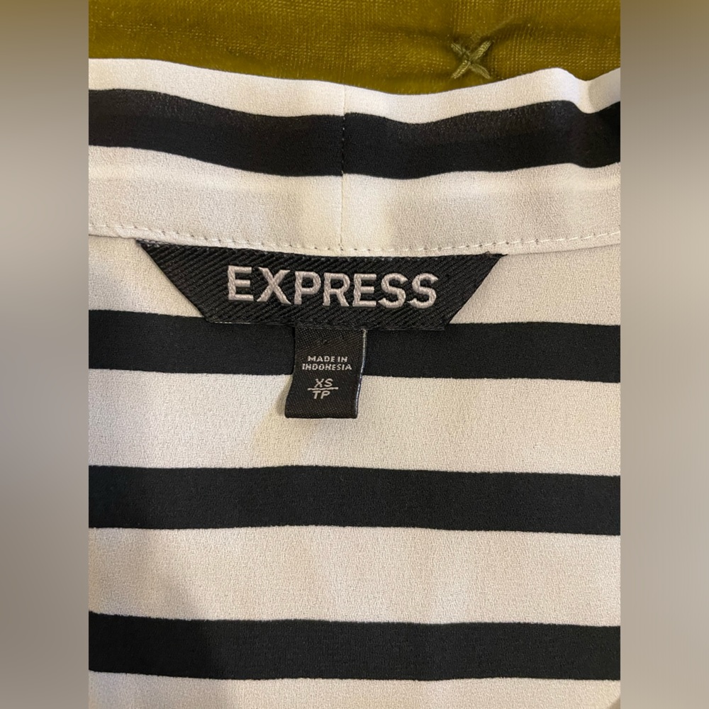 Express High Low Top - Picture 2 of 2